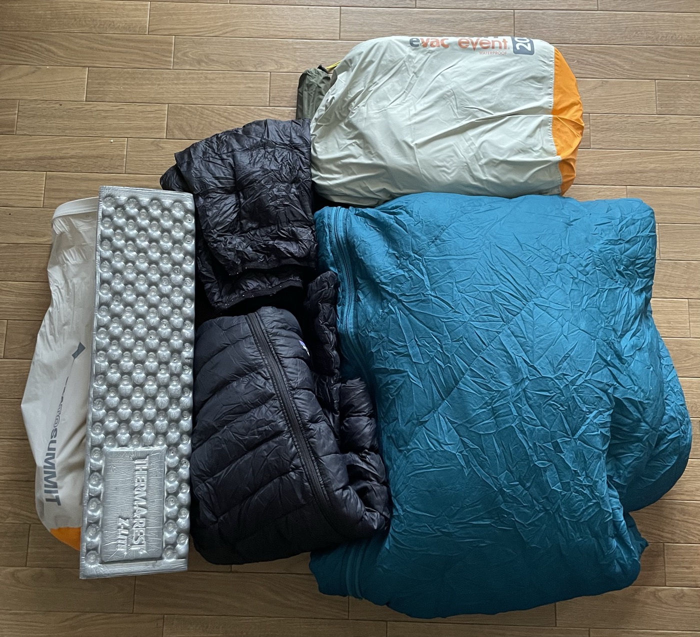 Packraft camping sleep system